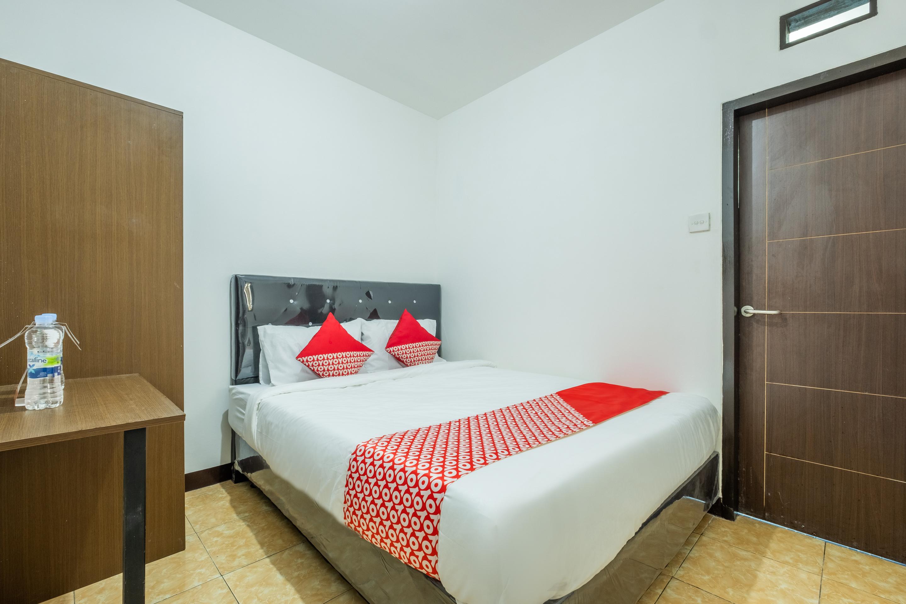 Oyo 1460 Anyelir Residence Cirebon Exterior photo