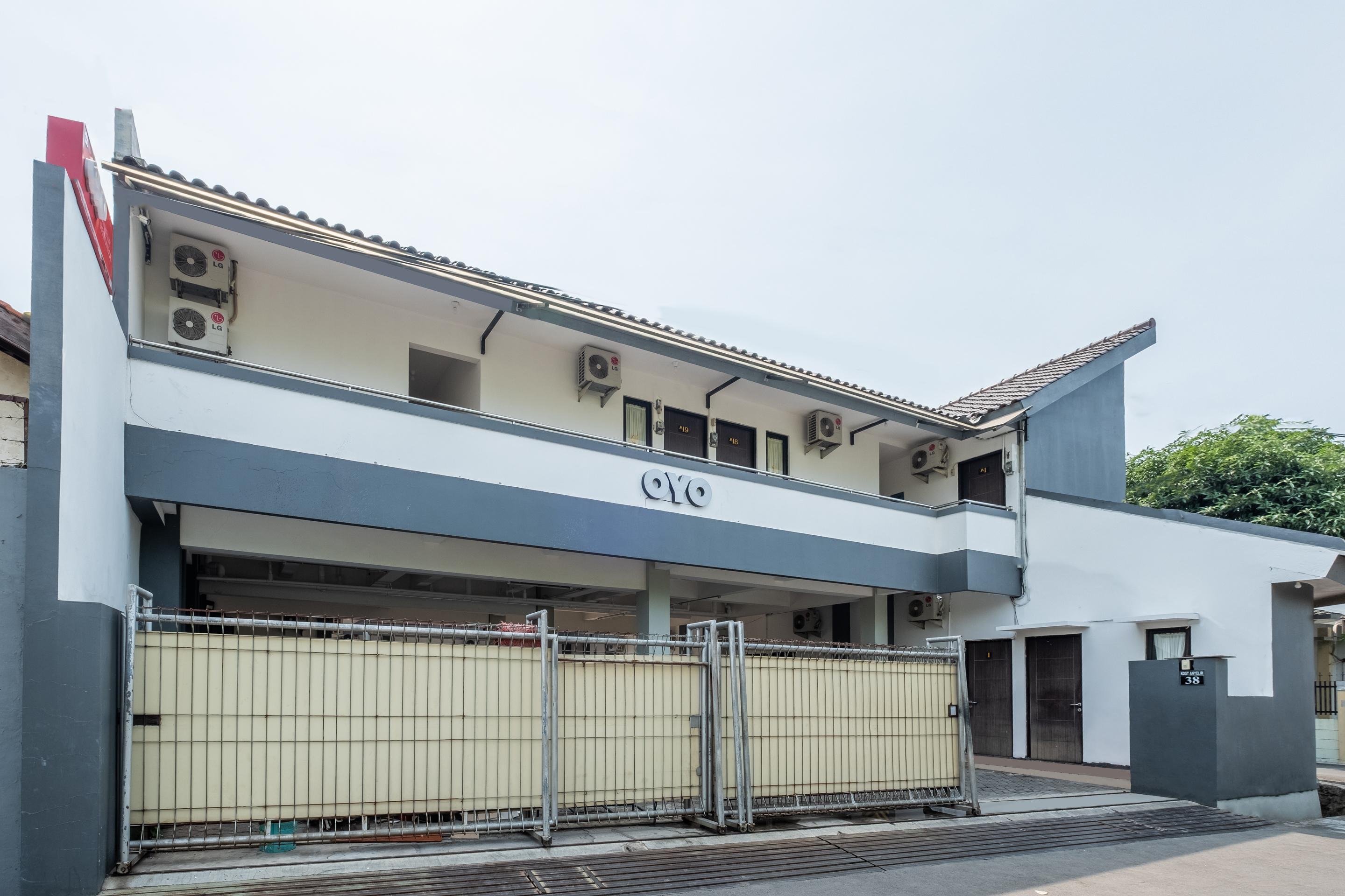 Oyo 1460 Anyelir Residence Cirebon Exterior photo