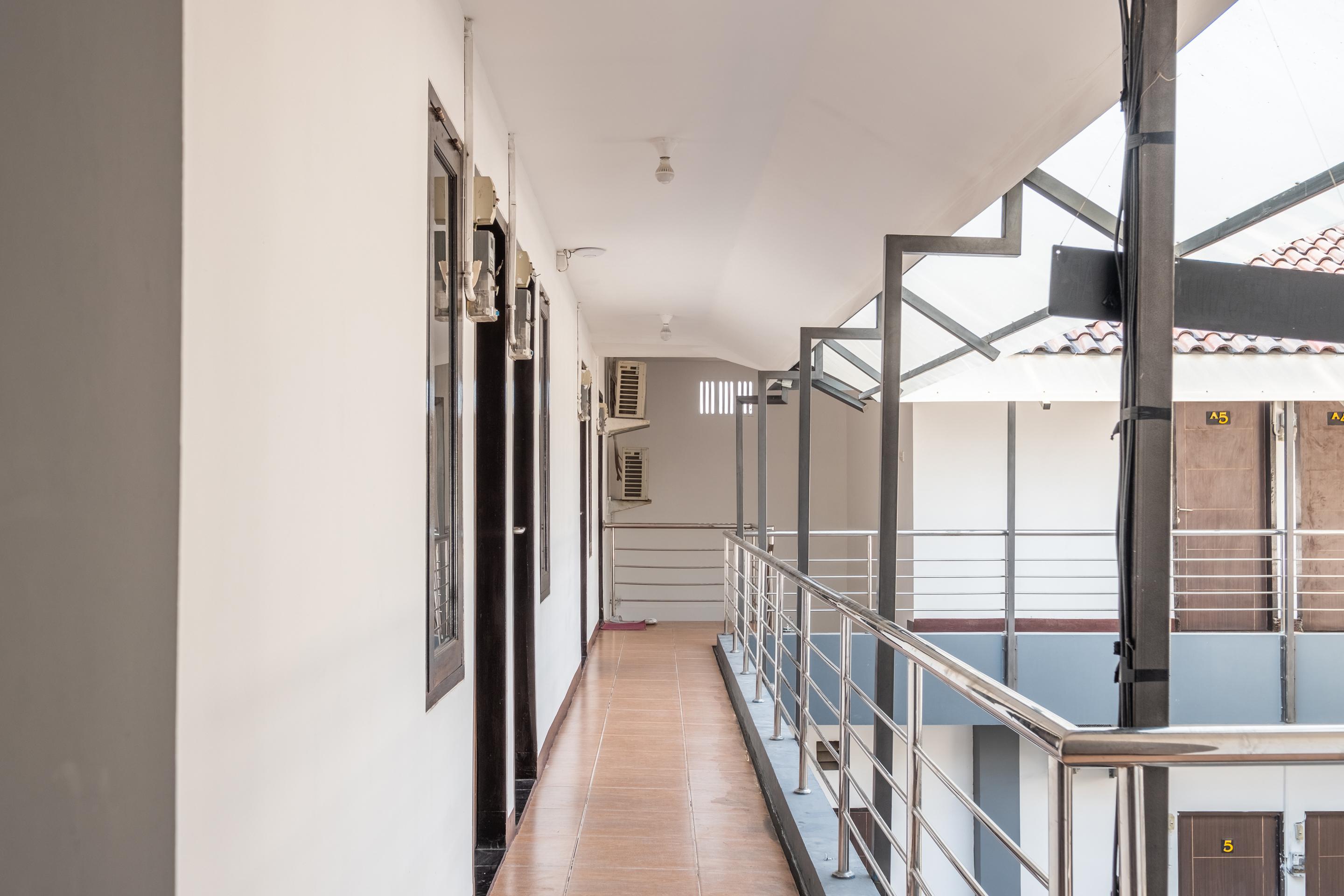 Oyo 1460 Anyelir Residence Cirebon Exterior photo